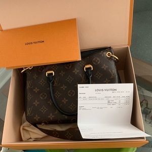 Louis Vuitton Pallas Crossbody Everyday Bag